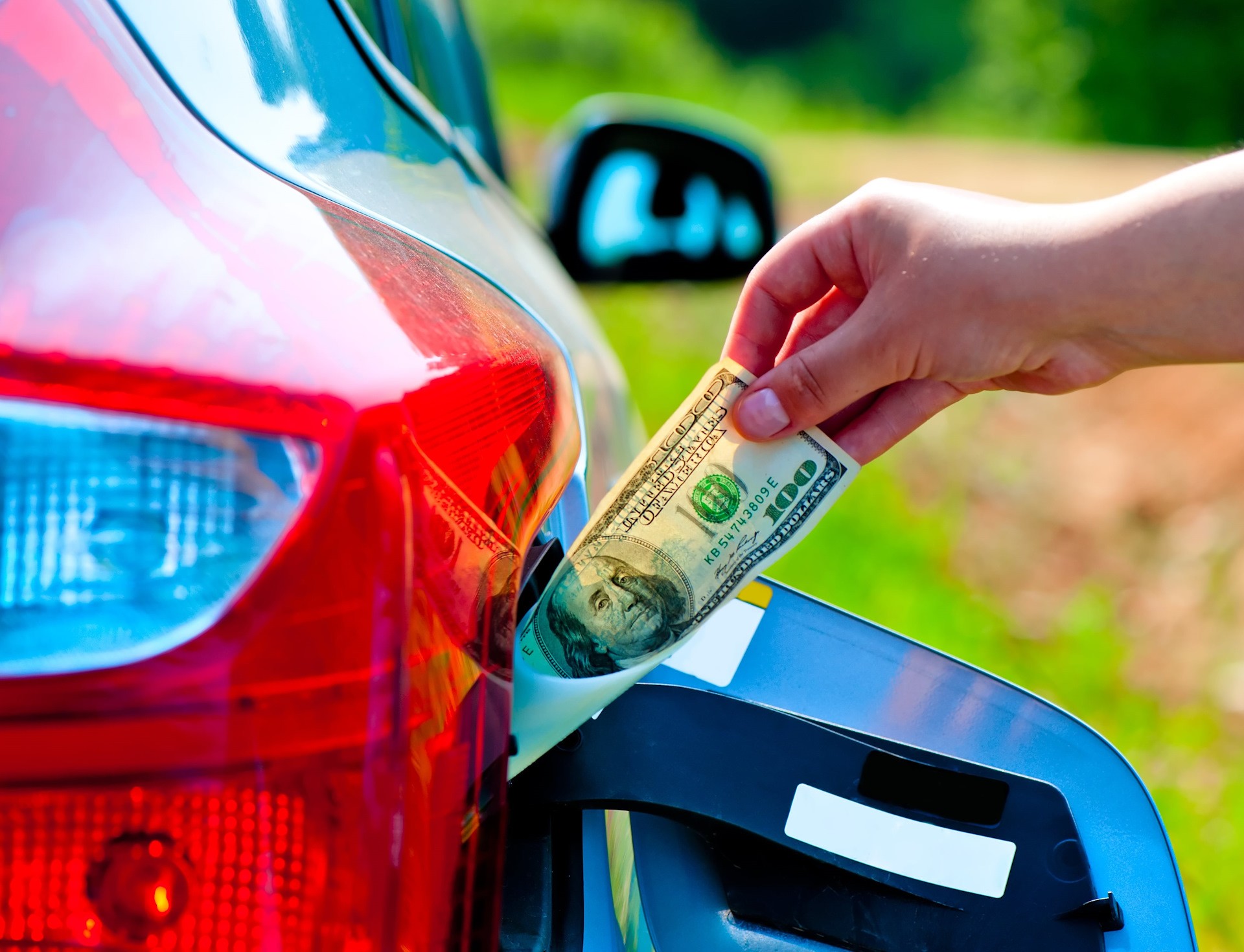 Лайфхаки для экономии времени и денег на заправке автомобиля: Советы для водителей